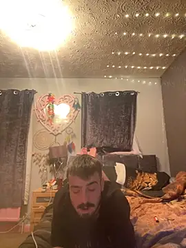 Snapshot of jaycoy22 chatting on 09/29/25, 08:13 jaycoy22 online show from 09/29/25, 08:13