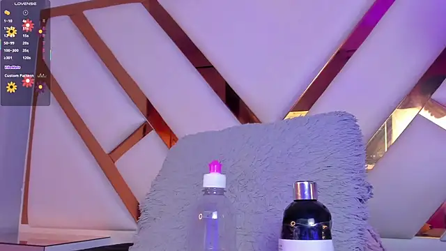 Niicolle Evanss online show from 02/06/26, 08:12