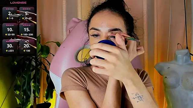 Snapshot of Cristal_Gem1 chatting on 06/24/26, 09:47 Cristal Gem1 online show from 06/24/26, 09:47