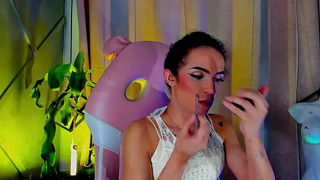 Snapshot of Cristal_Gem1 chatting on 07/06/26, 02:41 Cristal Gem1 online show from 07/06/26, 02:41