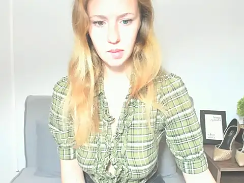 LyraHotty online show from 10/18/25, 04:26