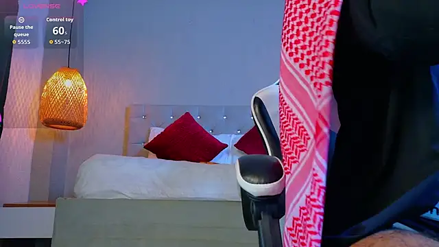 Snapshot of Thaiel_Fosteer chatting on 11/10/25, 07:07 Thaiel Fosteer online show from 11/10/25, 07:07