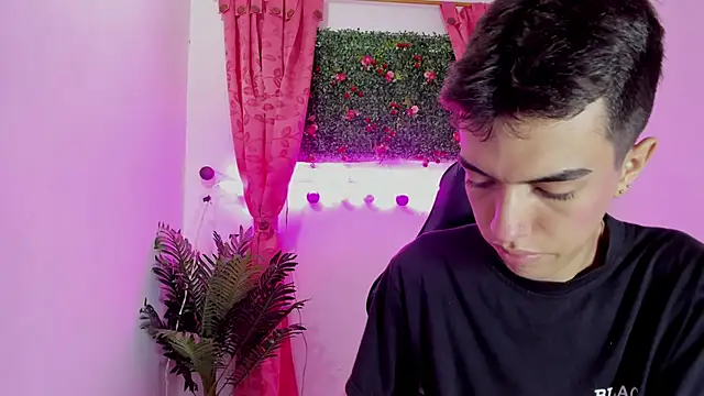 Snapshot of dylan_202520_ chatting on 09/10/25, 11:32 dylan 202520 online show from 09/10/25, 11:32