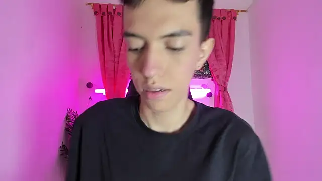 Snapshot of dylan_202520_ chatting on 09/11/25, 12:49 dylan 202520 online show from 09/11/25, 12:49