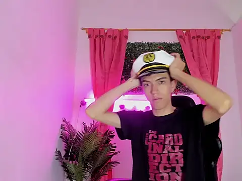 Snapshot of dylan_202520_ chatting on 09/19/25, 11:33 dylan 202520 online show from 09/19/25, 11:33