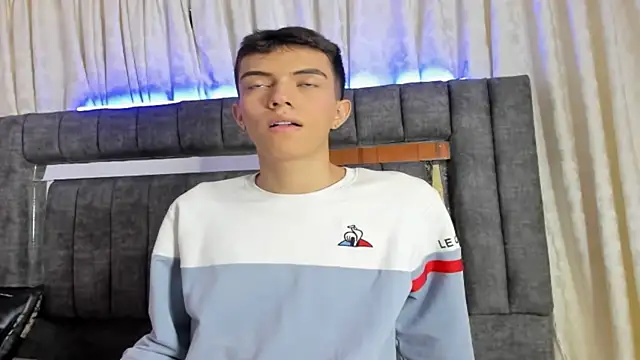 Snapshot of dylan_202520_ chatting on 09/29/25, 11:48 dylan 202520 online show from 09/29/25, 11:48