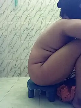 Snapshot of Moonshine07 chatting on 09/10/25, 04:45 Moonshine07 online show from 09/10/25, 04:45