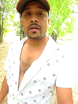 Snapshot of BindaasBong chatting on 11/01/25, 06:37 BindaasBong online show from 11/01/25, 06:37