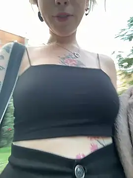 Snapshot of Mimiumuy chatting on 09/10/25, 03:23 Mimiumuy online show from 09/10/25, 03:23