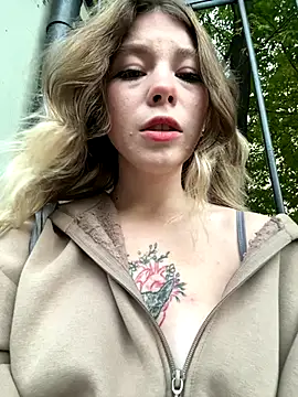 Snapshot of Mimiumuy chatting on 09/18/25, 03:47 Mimiumuy online show from 09/18/25, 03:47