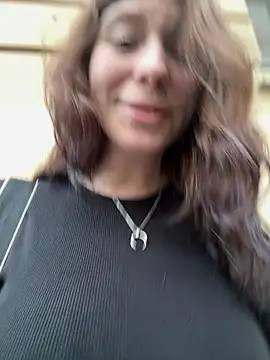 Snapshot of Mimiumuy chatting on 10/07/25, 02:36 Mimiumuy online show from 10/07/25, 02:36