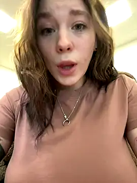 Snapshot of Mimiumuy chatting on 10/14/25, 02:29 Mimiumuy online show from 10/14/25, 02:29