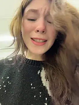 Snapshot of Mimiumuy chatting on 11/14/25, 07:56 Mimiumuy online show from 11/14/25, 07:56