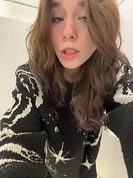 Snapshot of Mimiumuy chatting on 11/17/25, 08:25 Mimiumuy online show from 11/17/25, 08:25