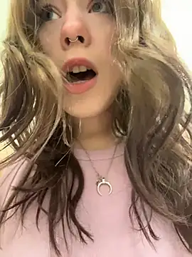 Snapshot of Mimiumuy chatting on 11/26/25, 03:24 Mimiumuy online show from 11/26/25, 03:24