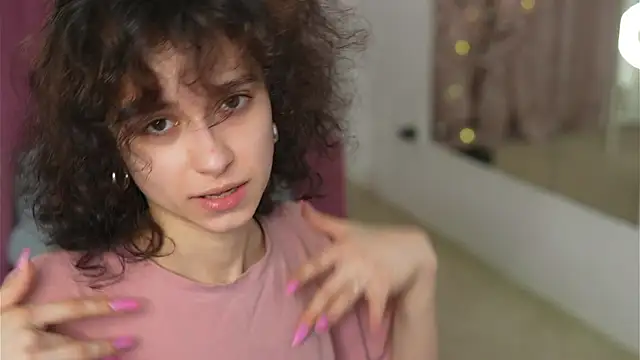 Snapshot of MimiLicks chatting on 11/29/25, 07:33 MimiLicks online show from 11/29/25, 07:33