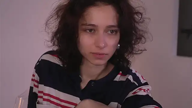 Snapshot of MimiLicks chatting on 12/04/25, 08:23 MimiLicks online show from 12/04/25, 08:23