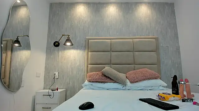 Snapshot of MiaaCollinss_ chatting on 09/28/25, 01:44 MiaaCollinss online show from 09/28/25, 01:44