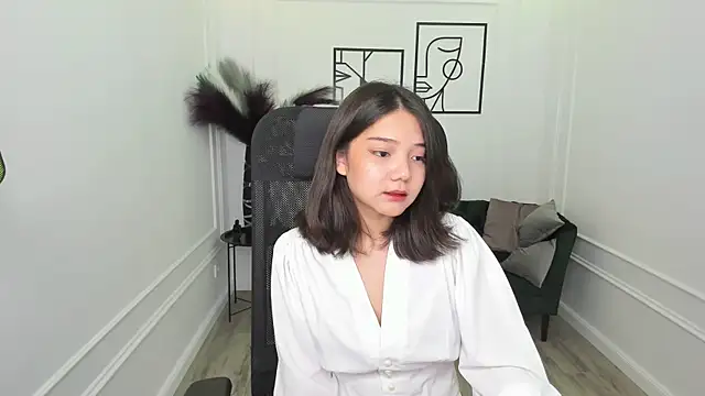 Snapshot of ElliVensda chatting on 09/24/25, 11:24 ElliVensda online show from 09/24/25, 11:24