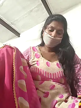 Snapshot of komi_33 chatting on 11/12/25, 06:08 komi 33 online show from 11/12/25, 06:08