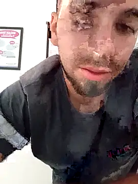 Snapshot of Lushakuiron1 chatting on 12/17/25, 02:12 Lushakuiron1 online show from 12/17/25, 02:12