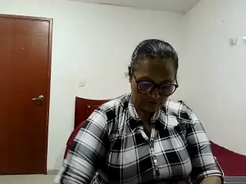 Snapshot of _Cristal chatting on 11/24/25, 05:18 Cristal online show from 11/24/25, 05:18