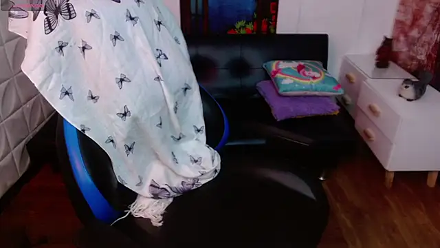 Eva Roussell online show from 04/17/26, 02:09