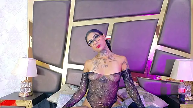 EmilieLake online show from 10/21/25, 08:31