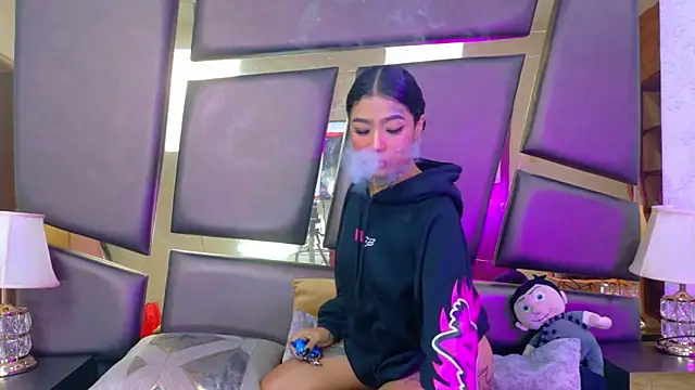 EmilieLake online show from 11/13/25, 08:41