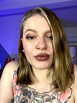 Snapshot of Mia_Kamp chatting on 10/19/25, 05:57 Mia Kamp online show from 10/19/25, 05:57