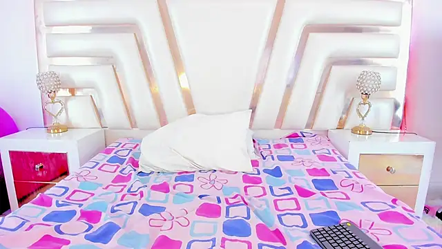 SulyClarck online show from 10/04/25, 02:26