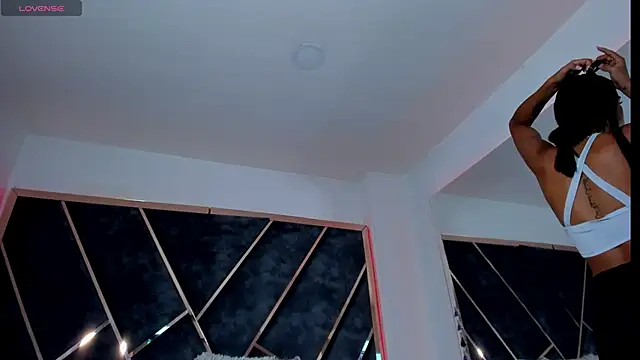 SusanaHenao online show from 11/19/25, 05:46