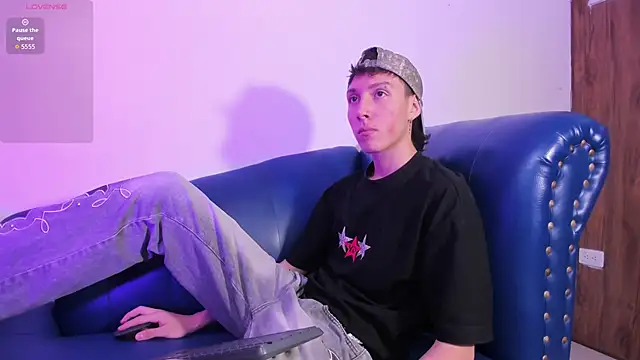 LittleDanny  online show from 04/17/26, 05:05