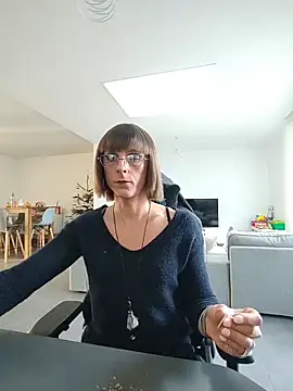 Snapshot of jenny5962 chatting on 12/16/25, 01:49 jenny5962 online show from 12/16/25, 01:49