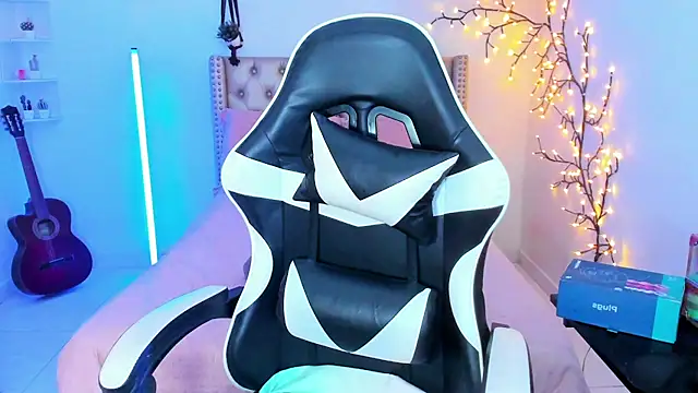 LenaStylesOA online show from 03/25/26, 08:48