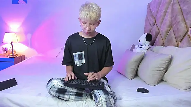 Hyunjin Son online show from 01/12/26, 05:40