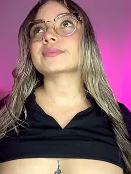 Snapshot of AnnyLopezzz_ chatting on 09/08/25, 08:30 AnnyLopezzz online show from 09/08/25, 08:30