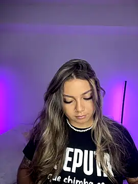 Snapshot of AnnyLopezzz_ chatting on 09/13/25, 08:30 AnnyLopezzz online show from 09/13/25, 08:30