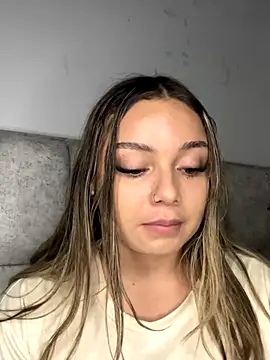 Snapshot of AnnyLopezzz_ chatting on 09/19/25, 07:14 AnnyLopezzz online show from 09/19/25, 07:14