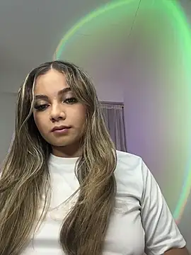 Snapshot of AnnyLopezzz_ chatting on 09/24/25, 05:44 AnnyLopezzz online show from 09/24/25, 05:44