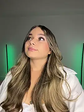 Snapshot of AnnyLopezzz_ chatting on 09/27/25, 05:45 AnnyLopezzz online show from 09/27/25, 05:45