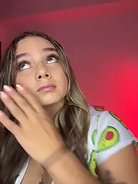 Snapshot of AnnyLopezzz_ chatting on 10/03/25, 04:53 AnnyLopezzz online show from 10/03/25, 04:53