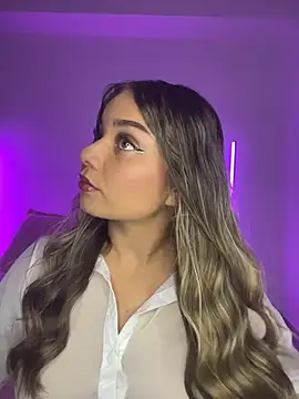 Snapshot of AnnyLopezzz_ chatting on 10/06/25, 05:49 AnnyLopezzz online show from 10/06/25, 05:49