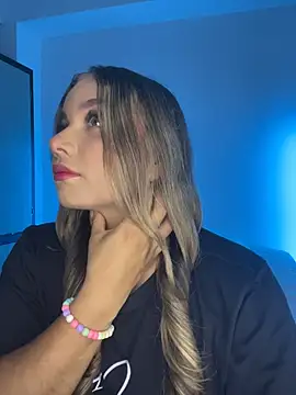 Snapshot of AnnyLopezzz_ chatting on 10/16/25, 04:57 AnnyLopezzz online show from 10/16/25, 04:57