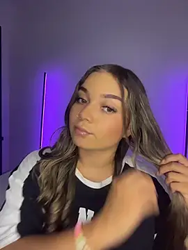 Snapshot of AnnyLopezzz_ chatting on 10/24/25, 04:53 AnnyLopezzz online show from 10/24/25, 04:53