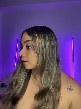 Snapshot of AnnyLopezzz_ chatting on 10/30/25, 04:36 AnnyLopezzz online show from 10/30/25, 04:36