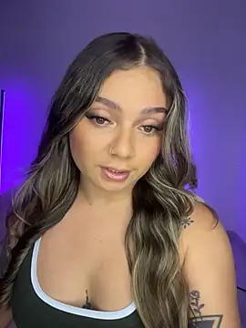 Snapshot of AnnyLopezzz_ chatting on 10/31/25, 04:13 AnnyLopezzz online show from 10/31/25, 04:13