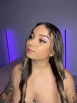 Snapshot of AnnyLopezzz_ chatting on 11/05/25, 04:12 AnnyLopezzz online show from 11/05/25, 04:12