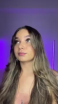 Snapshot of AnnyLopezzz_ chatting on 11/18/25, 04:50 AnnyLopezzz online show from 11/18/25, 04:50