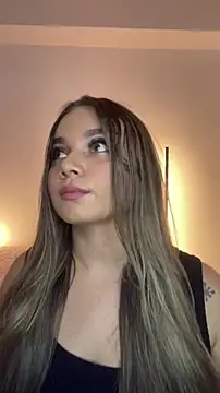 Snapshot of AnnyLopezzz_ chatting on 11/19/25, 08:20 AnnyLopezzz online show from 11/19/25, 08:20